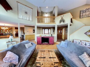 A spacious living room with two sofas, a coffee table, and a fireplace. - Glorious Cottage Placed in a Secluded Area in Stratton, Vermont (Stratton)