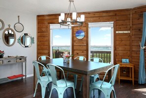Dining - Stunning Beach House with Direct Sea Views for a Relaxing Getaway in Galveston, Texas (Galveston)