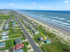 Beach - Stunning Beach House with Direct Sea Views for a Relaxing Getaway in Galveston, Texas (Galveston)