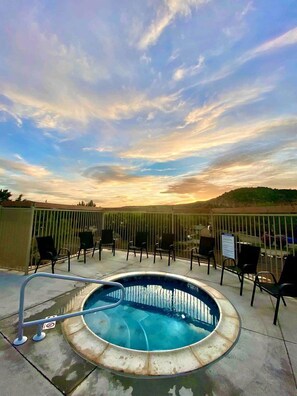 Pool - Tranquil Secluded Tiny House with Shared Pool in Orderville, Utah (Orderville)