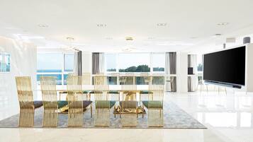 Cortinas blackout, sistema de insonorización y wifi gratis