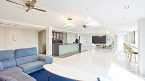 Penthouse | Blackout drapes, soundproofing, free WiFi, bed sheets