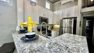 Refrigerador, microondas, parrilla de estufa y lavavajillas