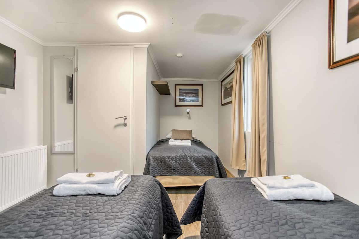Triple Room, Private Bathroom | WiFi (free)