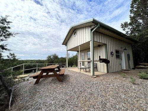 Cozy Cabin for Glamping Stay on Lake Godstone, Texas