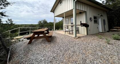 Cozy Cabin for Glamping Stay on Lake Godstone, Texas