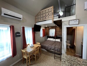 1 bedroom, WiFi, bed sheets - Cozy Cabin for Glamping Stay on Lake Godstone, Texas (Graford)