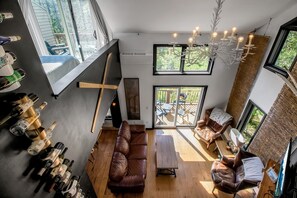 تلفزيون ذكي، مدفأة، مشغل دي في دي