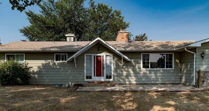 Remodeled Mountain Retreat with Hot Tub and Scenic Views Near Trails in Lander, Wyoming