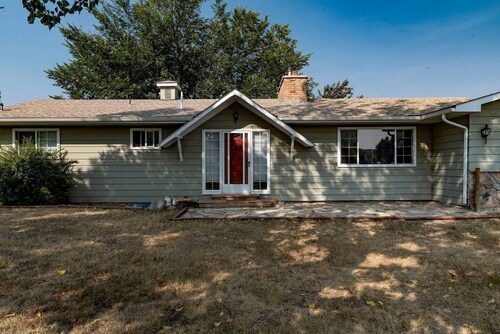 Remodeled Mountain Retreat with Hot Tub and Scenic Views Near Trails in Lander, Wyoming