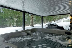 Tina de hidromasaje al aire libre