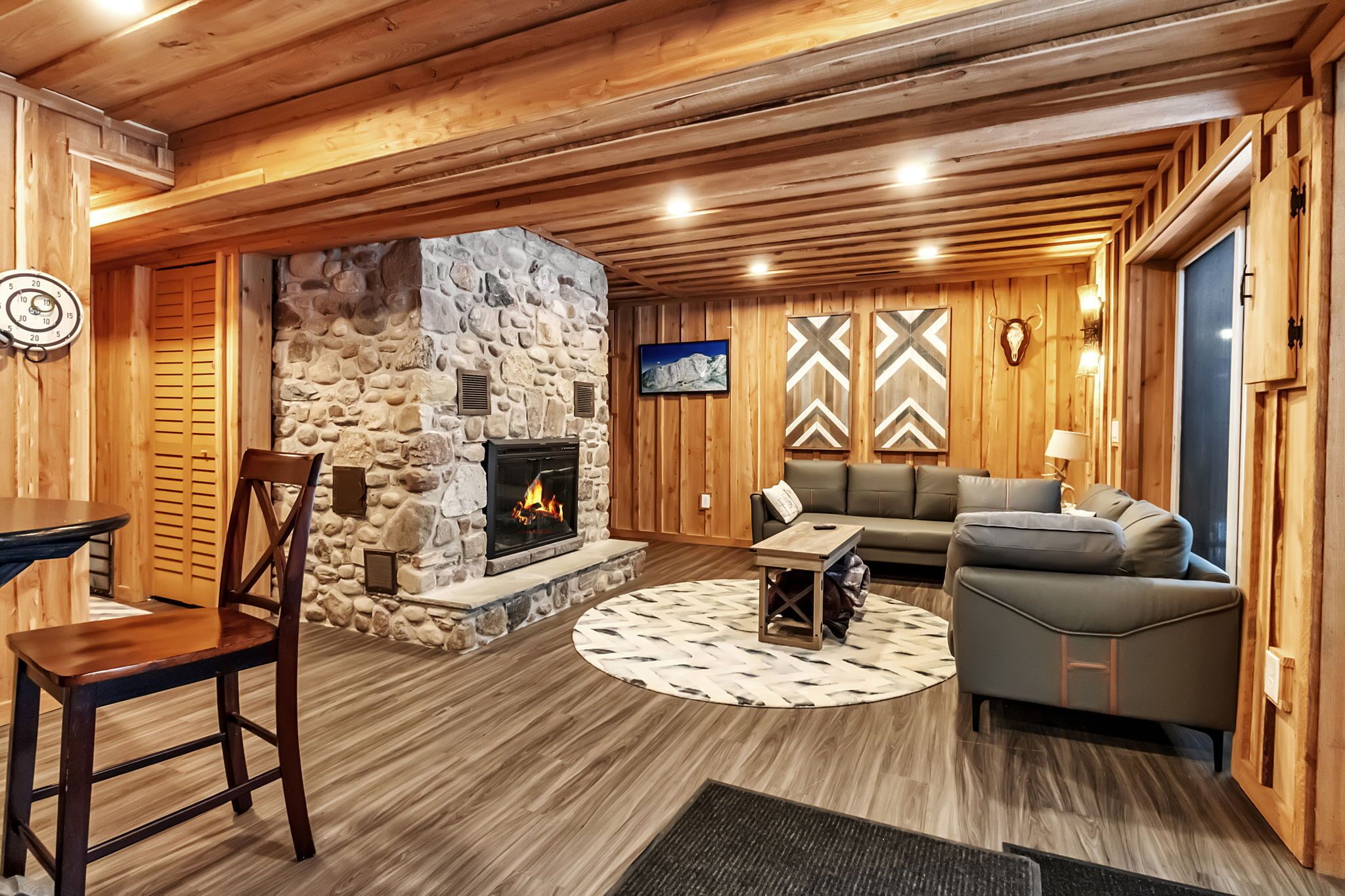 Smart TV, fireplace