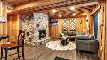 Smart TV, fireplace