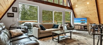 Ellicottville Newly Remodeled A-Frame 4.7 Miles From the Village with a hot tub!