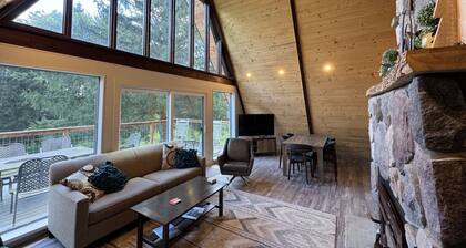 Ellicottville Newly Remodeled A-Frame 4.7 Miles From the Village with a hot tub!