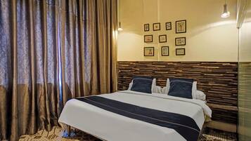 Deluxe Double Room | Free WiFi, bed sheets