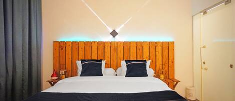 Suite, 1 Double Bed | Free WiFi, bed sheets