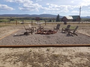Property grounds - Remote Tiny House makes for a Brilliant Colorado Getaway (Meeker)