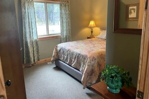 5 Schlafzimmer, Schreibtisch, Bügeleisen/Bügelbrett, WLAN