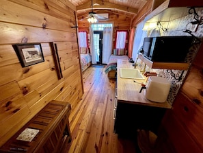 1 bedroom, iron/ironing board, WiFi, bed sheets - Gypsy Cottage Near the Smokies #13 Esmeralda in Sevierville (Sevierville)