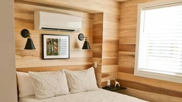 1 bedroom, desk, WiFi, bed sheets