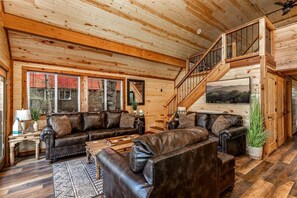 Living area - Cozy Family Cabin with Deck in Oklahoma (Afton)