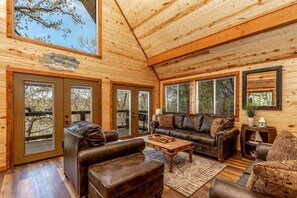 Living area - Cozy Family Cabin with Deck in Oklahoma (Afton)