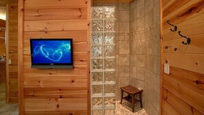 Interior - Romantic Cabin near Gatlinburg Ideal for a Vacation in Tennessee (Gatlinburg)