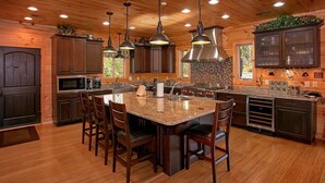 Private kitchen - Romantic Cabin near Gatlinburg Ideal for a Vacation in Tennessee (Gatlinburg)
