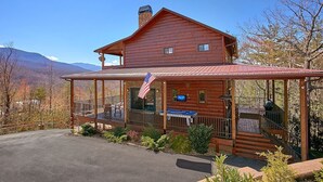 Exterior - Romantic Cabin near Gatlinburg Ideal for a Vacation in Tennessee (Gatlinburg)