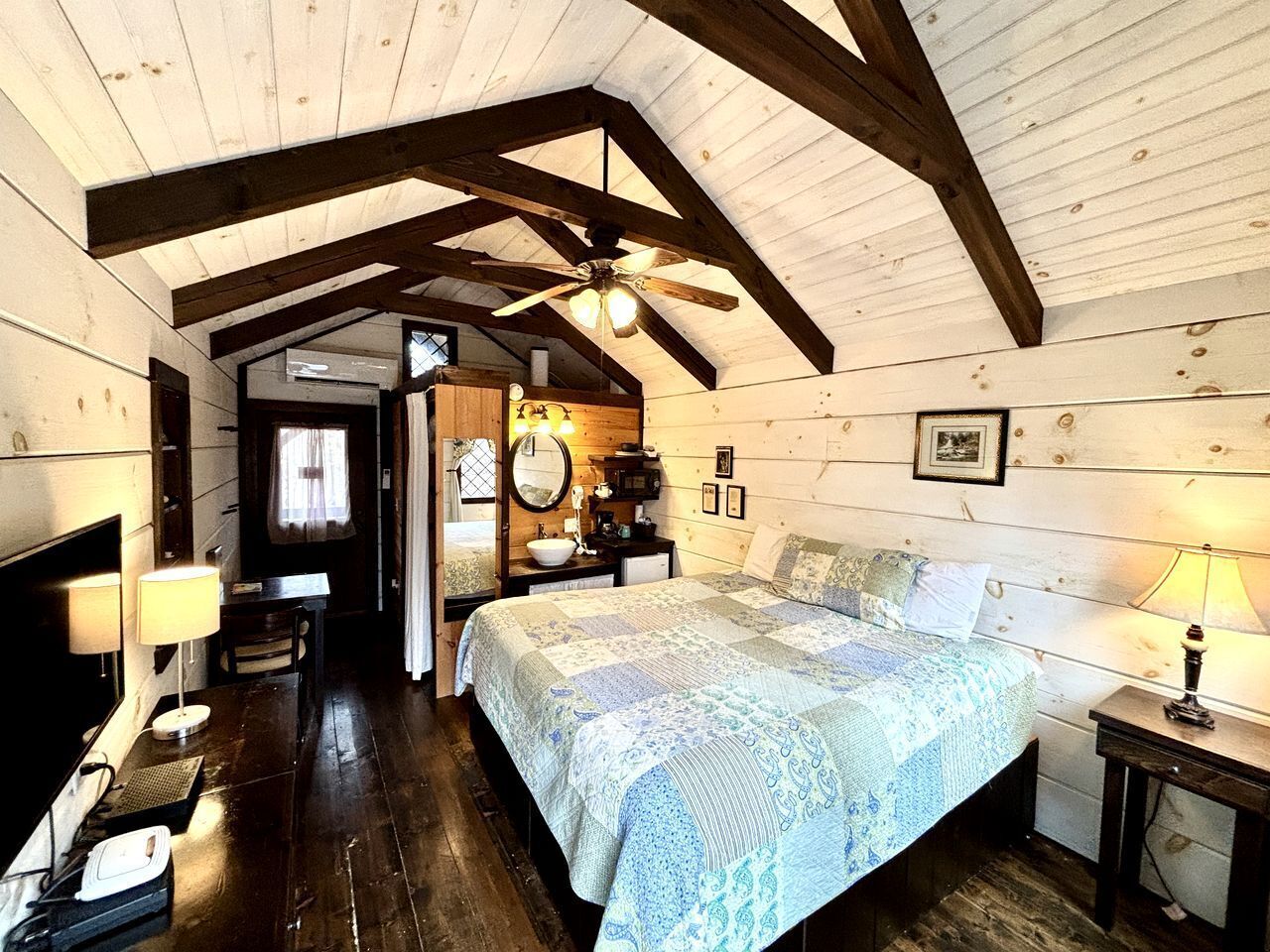 1 habitación, tabla de planchar con plancha, wifi y ropa de cama 