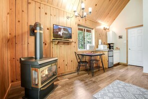 Interior - Affordable and Romantic Couples' Cabin Rental near Gifford Pinchot National Forest, Washington (Trout Lake)