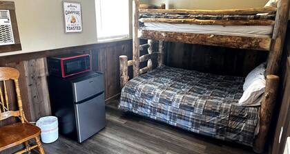 Rustic Cabin that Sleeps Three near Cedar Breaks National Monument, Cedar City, Utah