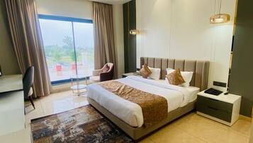 Desk, laptop workspace, free WiFi