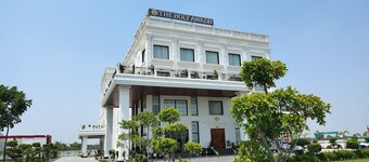THE HOLY AWADH HOTEL