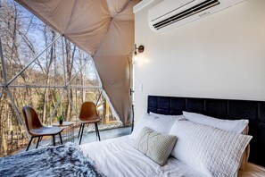 1 bedroom, bed sheets - Unique Dome for a Romantic Escape Surrounded by the Peaceful Sounds of Nature in Rosman, North Carolina (Rosman)