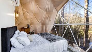 1 bedroom, bed sheets