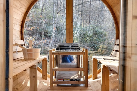 Interior. Unique Dome for a Romantic Escape Surrounded by the Peaceful Sounds of Nature in Rosman, North Carolina