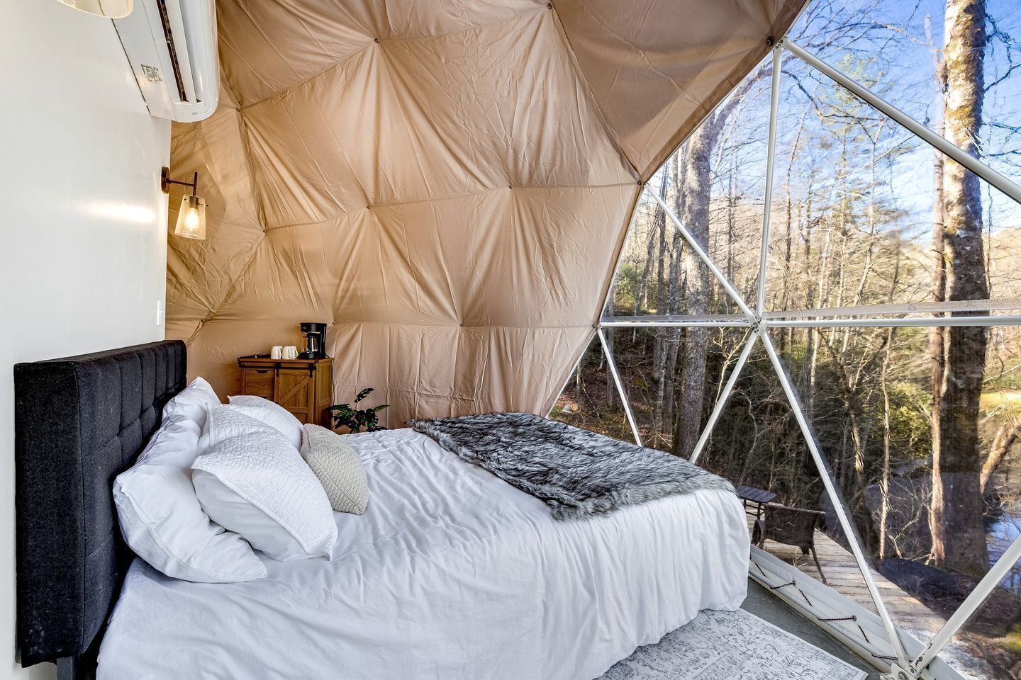 1 bedroom, bed sheets