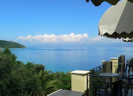 Property grounds. Studio Apartment 'Apraos Bay Hotel 10' with Sea View, Wi-Fi and Air Conditioning