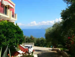 Property grounds - Studio Apartment 'Apraos Bay Hotel  10' with Sea View, Wi-Fi and Air Conditioning (Απραος)