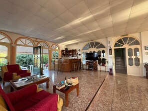 Interior - Studio Apartment 'Apraos Bay Hotel  13' with Sea View, Wi-Fi and Air Conditioning (Απραος)