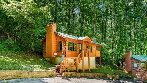 Exterior - Dog-Friendly Cabin with Indoor Jacuzzi in Sevierville, Tennessee (Sevierville)