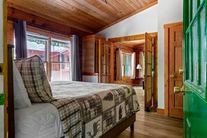 1 bedroom, WiFi, bed sheets - Dog-Friendly Cabin with Indoor Jacuzzi in Sevierville, Tennessee (Sevierville)