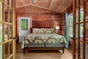Room - Dog-Friendly Cabin with Indoor Jacuzzi in Sevierville, Tennessee (Sevierville)