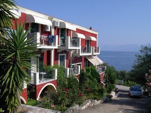 Exterior - Studio Apartment 'Apraos Bay Hotel  19' with Sea View, Wi-Fi and Air Conditioning (Απραος)