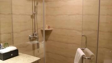 Comfort Twin Room, River View | Bathroom