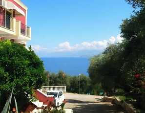 Property grounds - Studio Apartment 'Apraos Bay Hotel Room 2' with Sea View, Wi-Fi and Air Conditioning (Απραος)