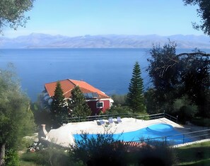 Pool - Studio Apartment 'Apraos Bay Hotel Room 2' with Sea View, Wi-Fi and Air Conditioning (Απραος)