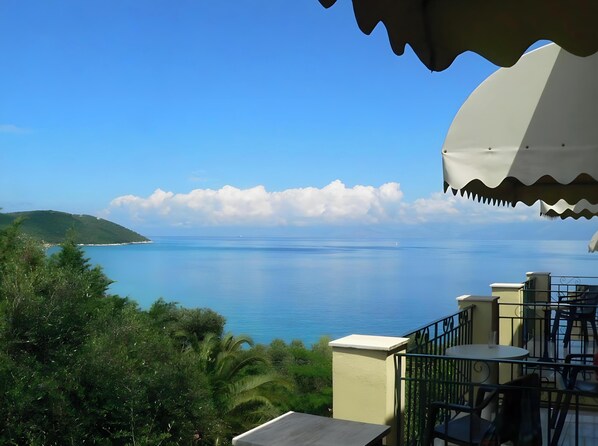 Property grounds - Studio Apartment 'Apraos Bay Hotel Room 6' with Sea View, Wi-Fi and Air Conditioning (Απραος)